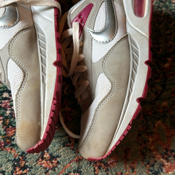 Nike Air Tennis Shoes - Picture 4 of 8